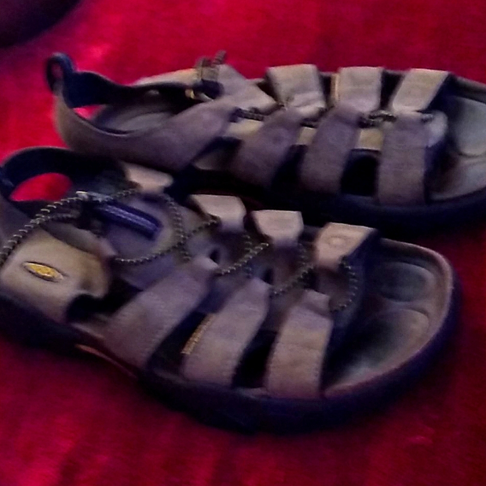 sandals 11 size color tan/black laces